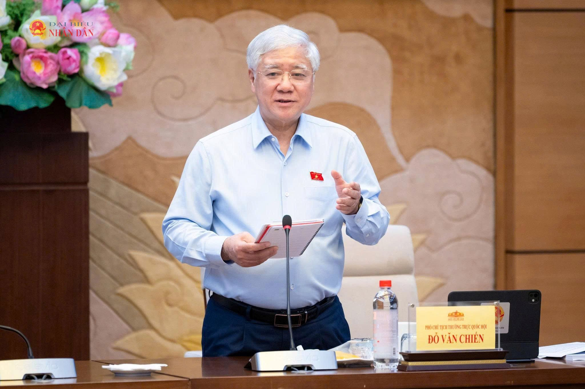 Phó Bí thư Thường trực Đảng ủy Quốc hội, Phó Chủ tịch Thường trực Quốc hội Đỗ Văn Chiến phát biểu
