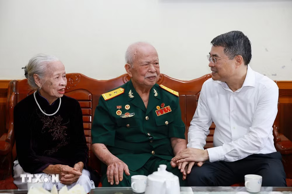 dd26ea4b5e2dcef9fb0c0ed89c10c9be04695932f1a3c19286c18f1ada-_ttxvn-2507-thu-tuong-tham-gia-dinh-chinh-sach-dien-bien-1.jpg.avif