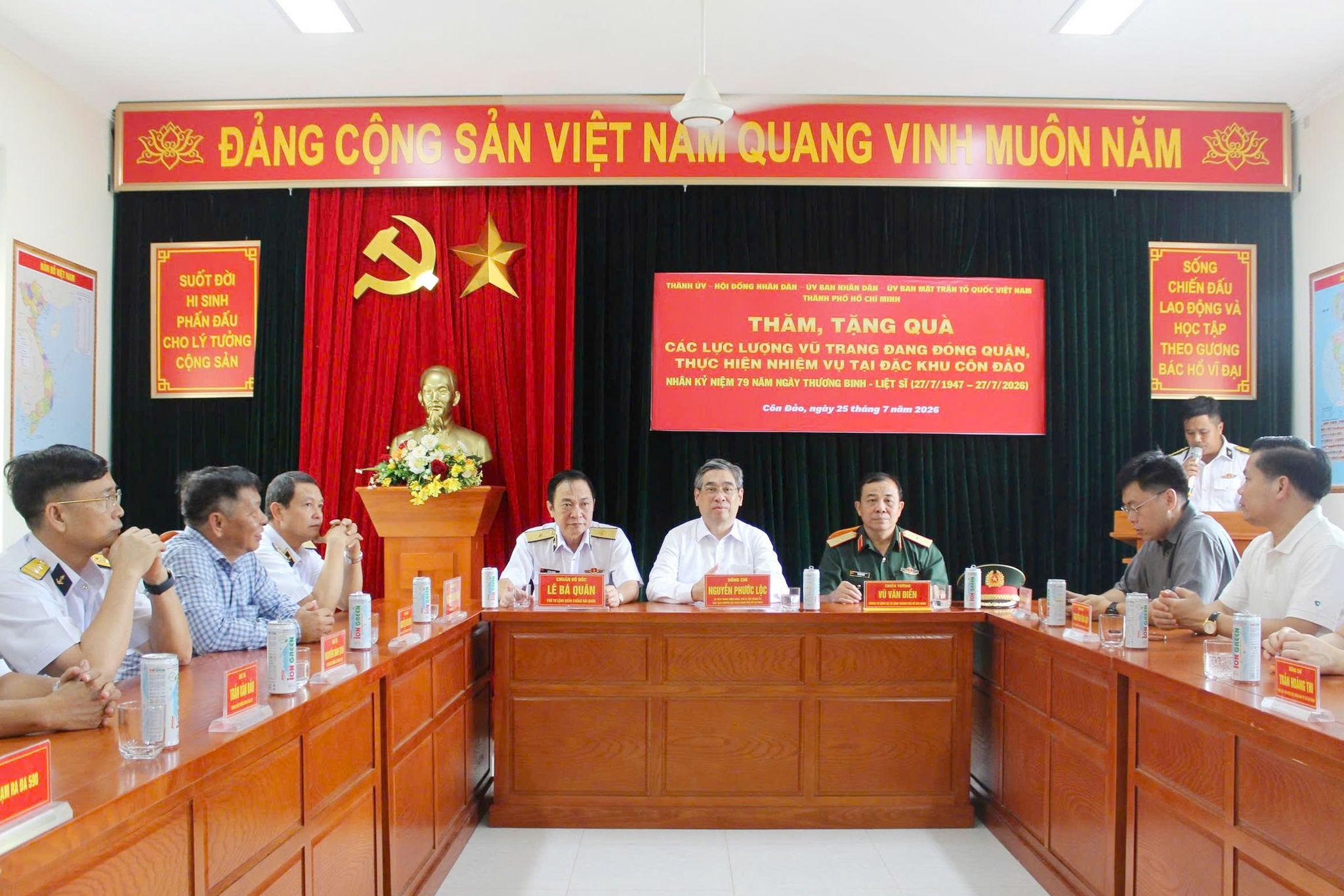 TP. Hồ Chí Minh Đồng hành cùng lực lượng nơi đầu sóng tại Côn Đảo ảnh 1. đồng chí Nguyễn Phước Lộc chủ trì buổi gặp mặt