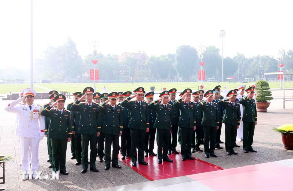 e3afe8132f82eb2ff4623487f550906b56b5df7ad05c-_ttxvn-lanh-dao-dang-nha-nuoc-vao-lang-vieng-chu-tich-ho-chi-minh-5.jpg.avif