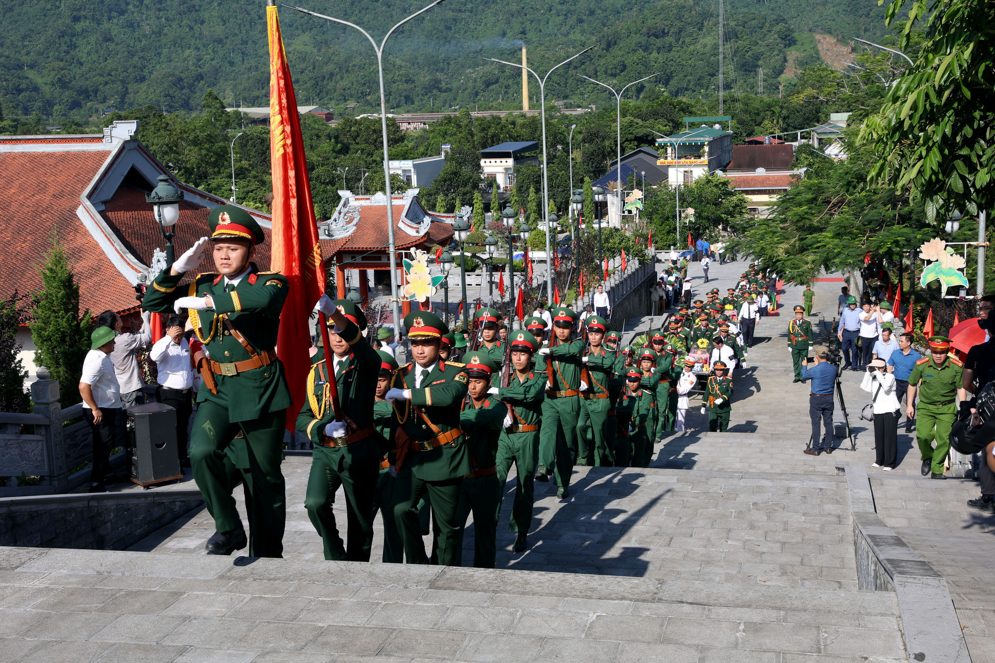 Lễ viếng, truy điệu và an táng hài cốt liệt sĩ (1)