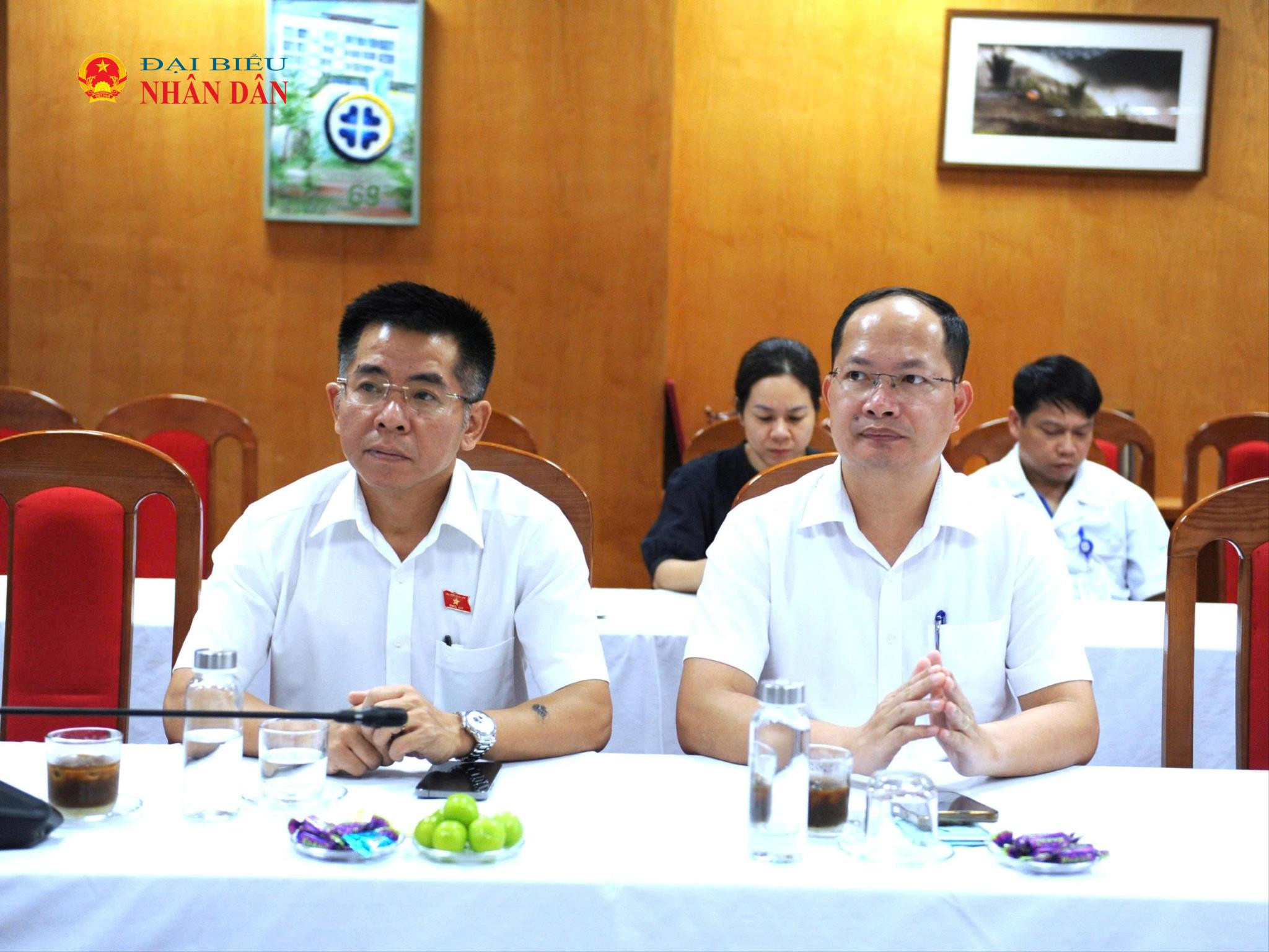 cac-thanh-vien-doan-giam-sat-lam-viec-voi-benh-vien-da-khoa-so-1-tinh-lao-cai(1).jpg