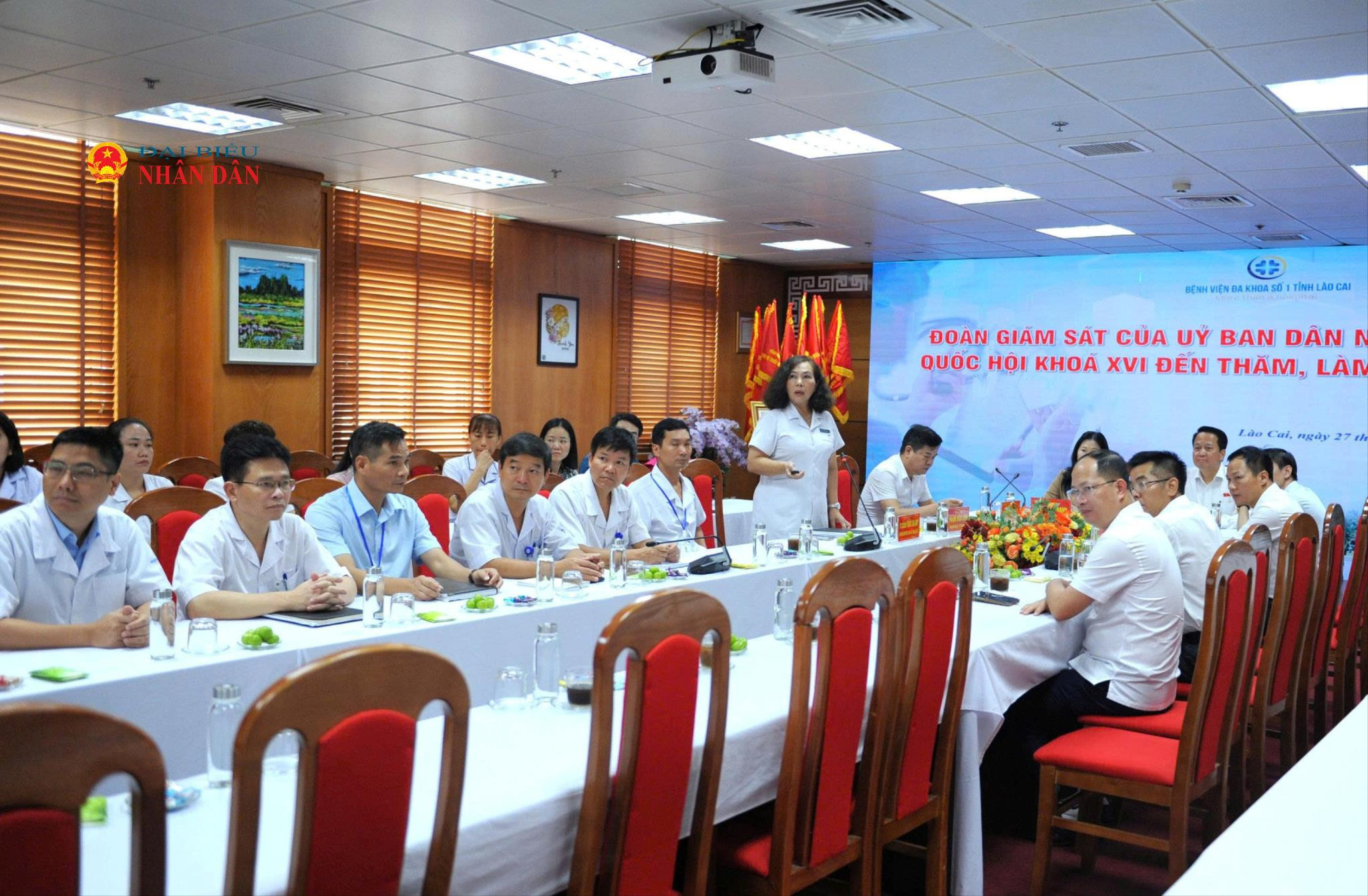 giam-doc-benh-vien-da-khoa-so-1-tien-si-bac-sy-tran-lan-anh-bao-cao-voi-doan-giam-sat(1).jpg