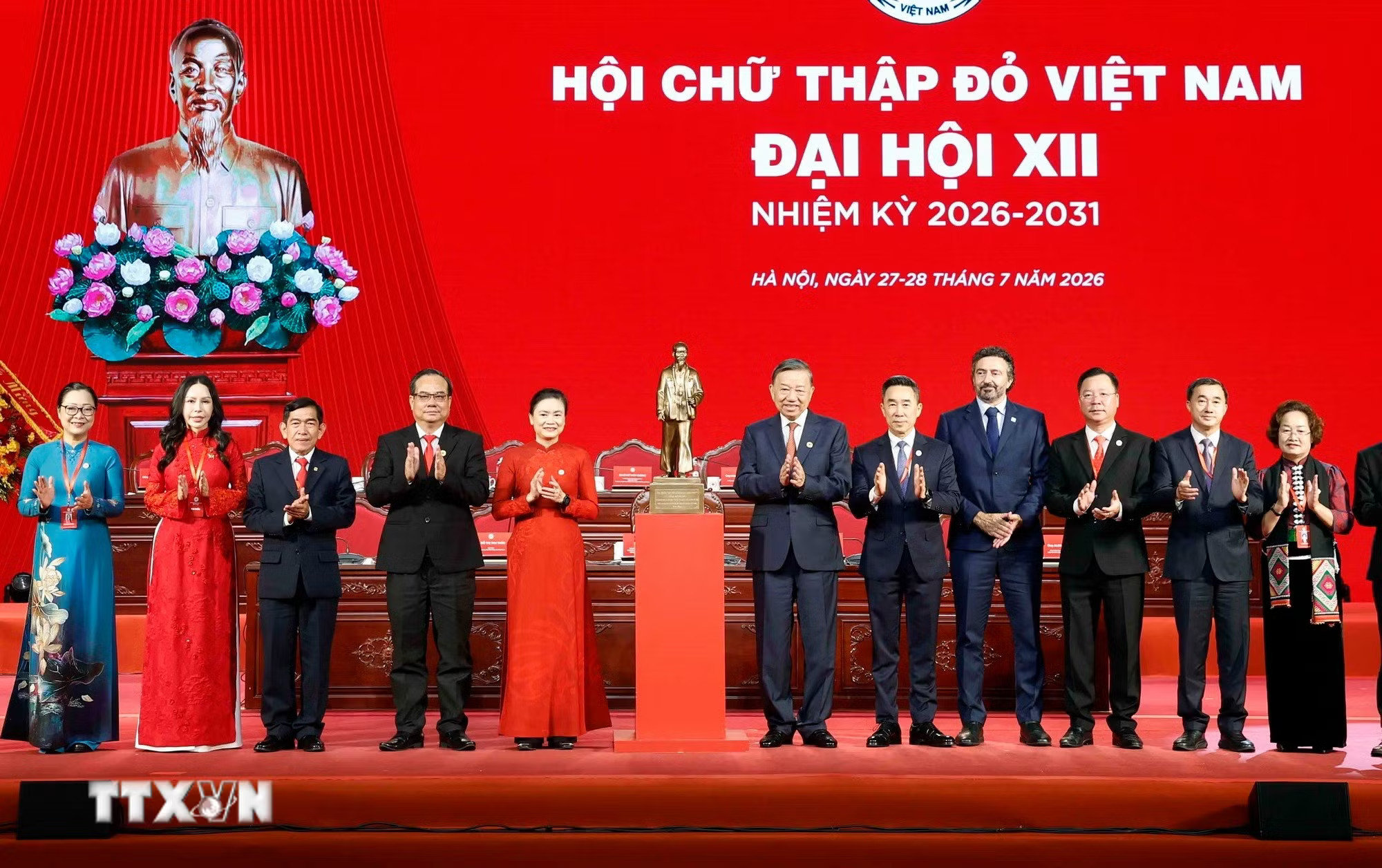 a65ae4f9f67e420ff197bee30-_ttxvn-khai-mac-trong-the-dai-hoi-dai-bieu-toan-quoc-hoi-chu-thap-do-viet-nam-lan-thu-xii-19.jpg.jpg