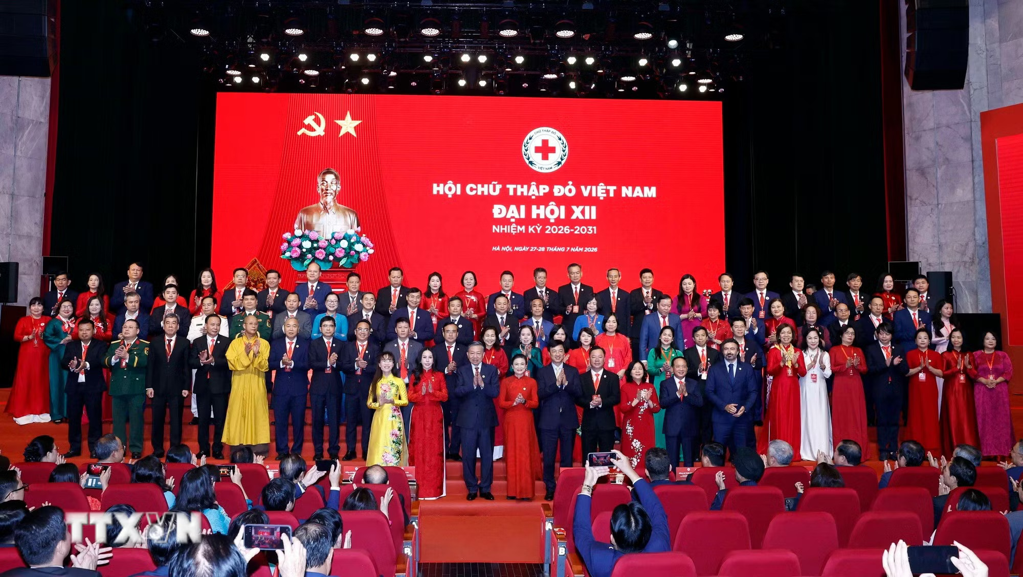 ttxvn-khai-mac-trong-the-dai-hoi-dai-bieu-toan-quoc-hoi-chu-thap-do-viet-nam-lan-thu-xii-16.jpg