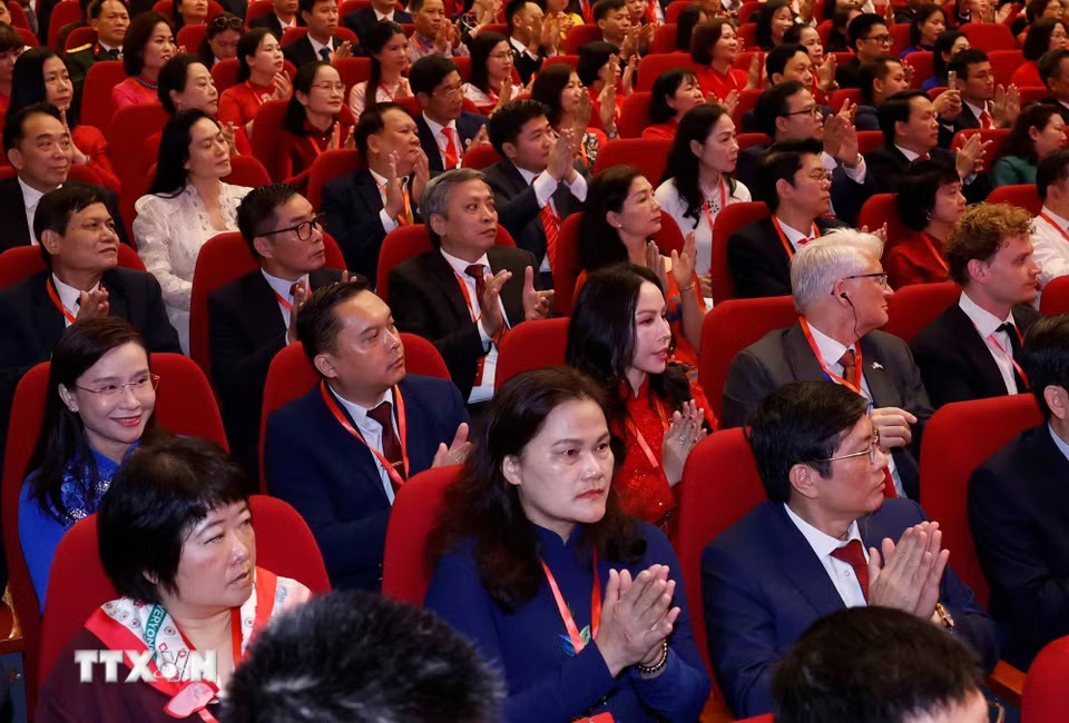c9981109b302f8831e86118d8e5-_ttxvn-khai-mac-trong-the-dai-hoi-dai-bieu-toan-quoc-hoi-chu-thap-do-viet-nam-lan-thu-xii-9.jpg.avif