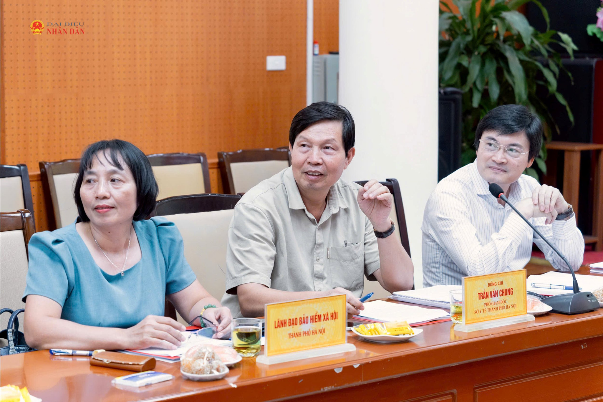 Các đại biểu tham dự cuộc làm việc với Sở Y tế TP. Hà Nội (1)