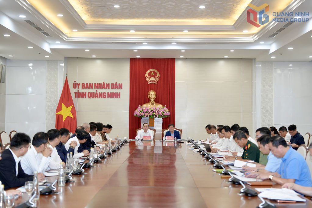 Quang cảnh cuộc họp.