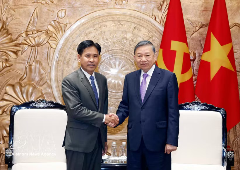 General Secretary of the Communist Party of Vietnam (CPV) Central Committee and State President To Lam (R) and President of the Supreme People's Court of Laos Phayvy Syboualypha. (Photo: VNA)