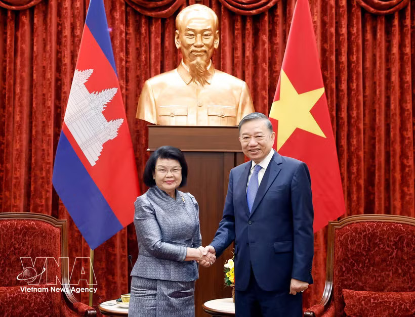 General Secretary of the Communist Party of Vietnam (CPV) Central Committee and State President To Lam on July 28 receives President of the Cambodian National Assembly Samdech Khuon Sudary. (Photo: VNA)