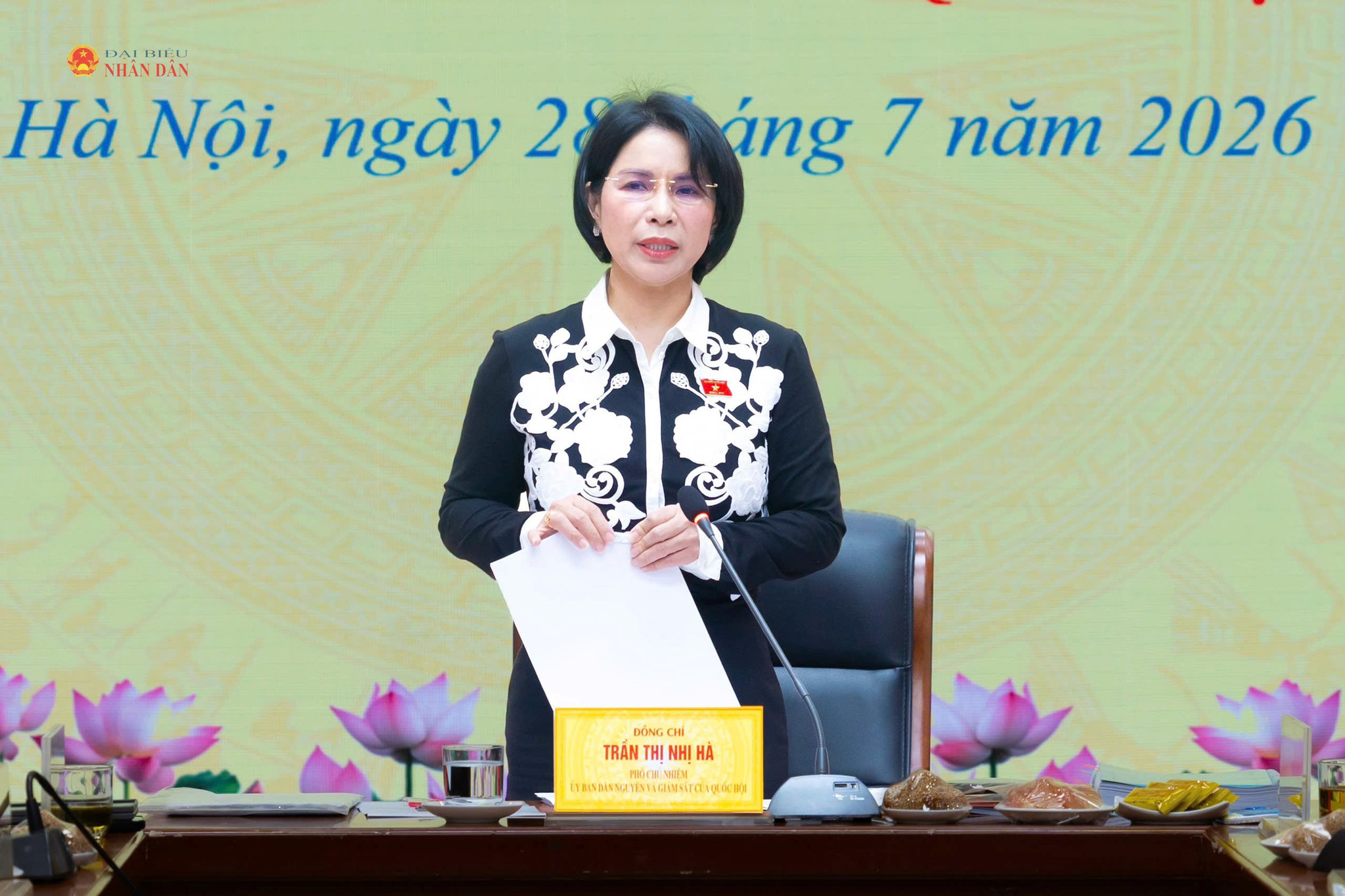 Phó Chủ nhiệm Ủy ban Dân nguyện và Giám sát Trần Thị Nhị Hà phát biểu tại cuộc làm việc với Sở Y tế TP. Hà Nội