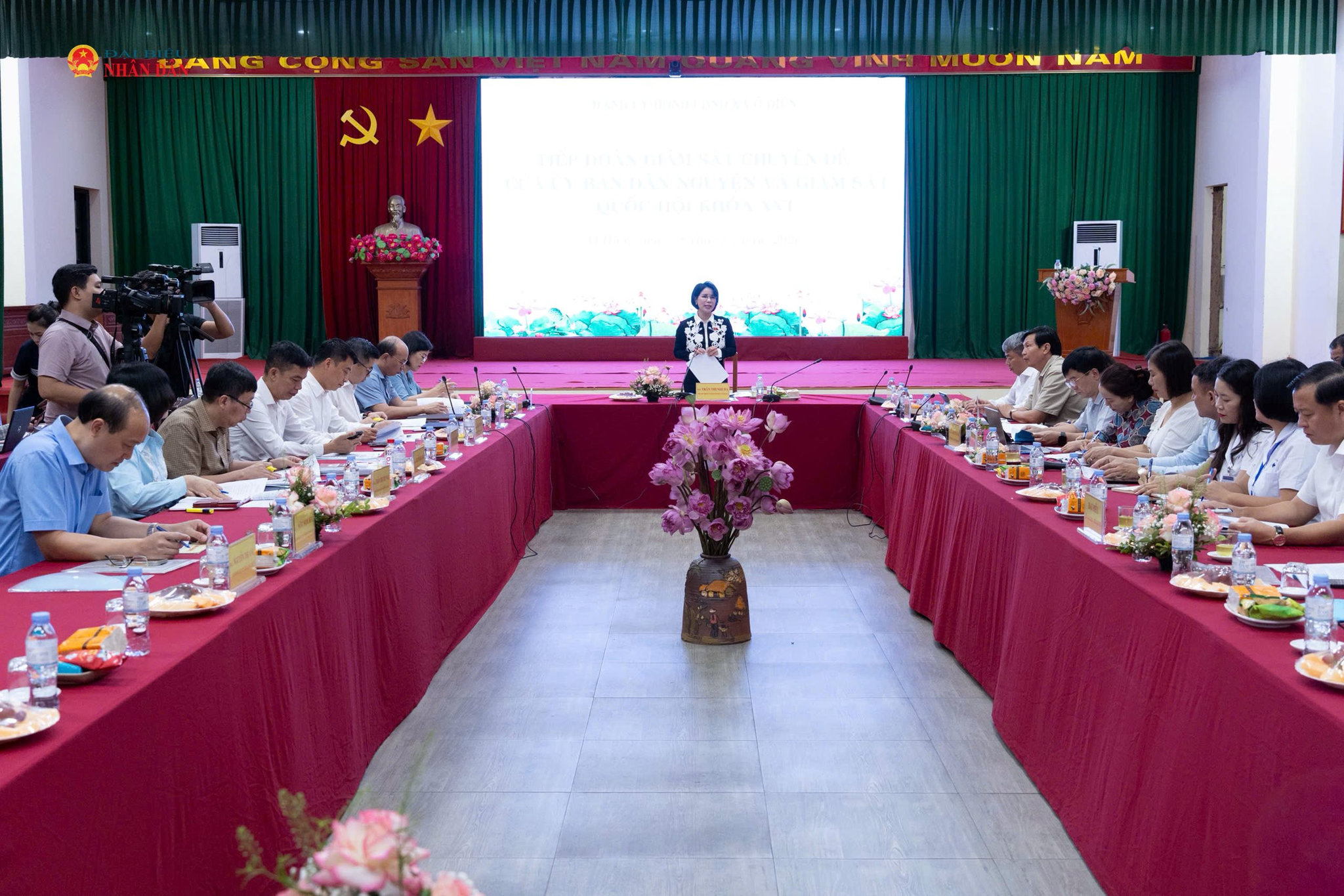 Quang cảnh cuộc làm việc với xã Ô Diên