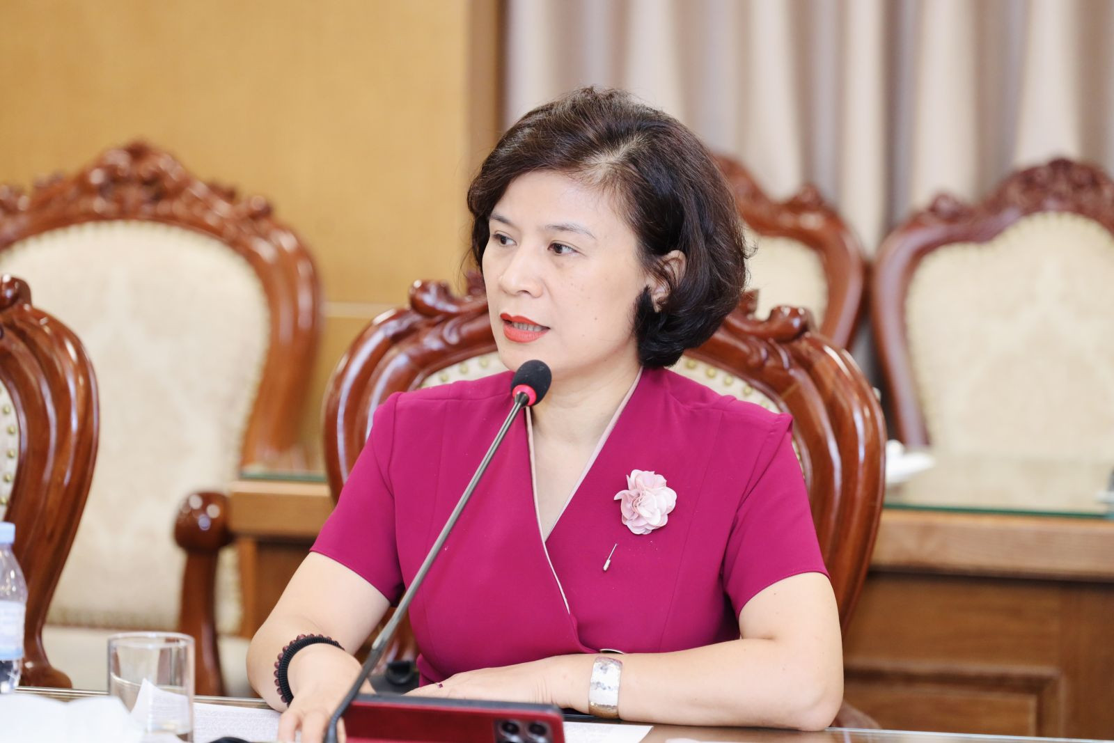 Đại diện các đơn vị chuyên môn của Bộ GD-ĐT chia sẻ tại buổi làm việc Ảnh: Bộ GD-ĐT