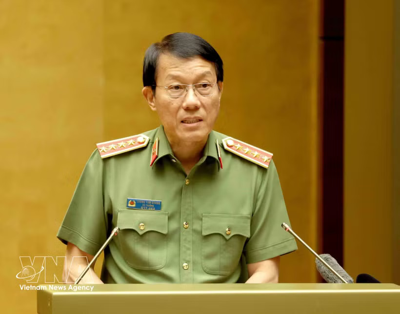 Politburo member and Minister of Public Security General Luong Tam Quang speaks at a national conference held on July 29 to disseminate and implement the resolutions adopted at the third plenum of the 14th Party Central Committee. (Photo: VNA)