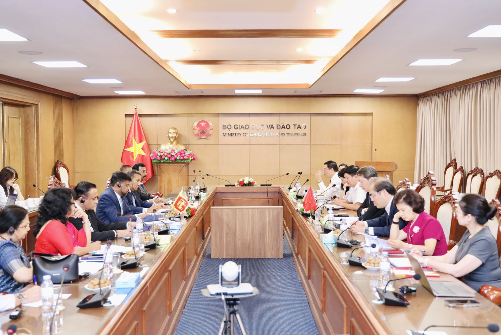 Quang cảnh buổi làm việc Ảnh: Bộ GD-ĐT