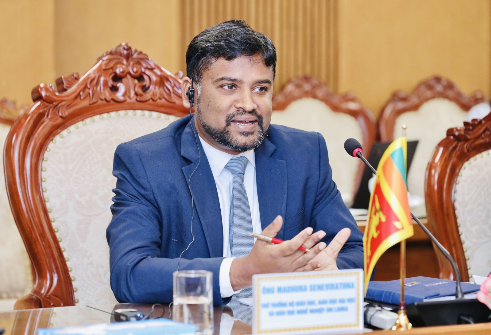 Thứ trưởng Bộ Giáo dục, Giáo dục Đại học và Giáo dục nghề nghiệp Sri Lanka Madhura Senevirathna phát biểu tại buổi làm việc Ảnh Bộ GD-ĐT