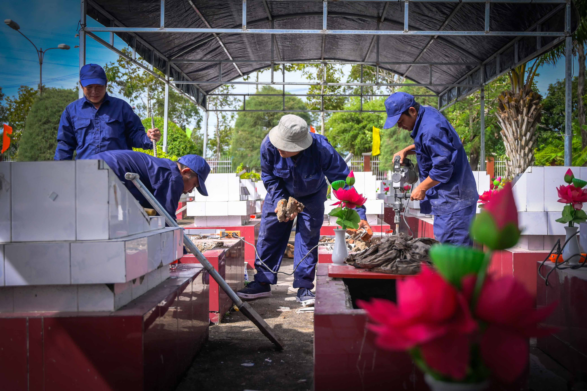 Do khối lượng công việc lớn nên Ban chỉ đạo 515 tỉnh An Giang lập thêm một đội lấy mẫu ADN. Ảnh: Phương Vũ