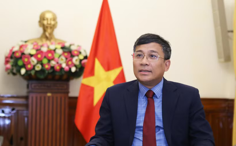 Permanent Deputy Minister of Foreign Affairs Nguyen Minh Vu grants an interview with the press ahead of the 33rd Diplomatic Conference and the 22nd National Conference on Foreign Affairs. (Photo published by VNA)