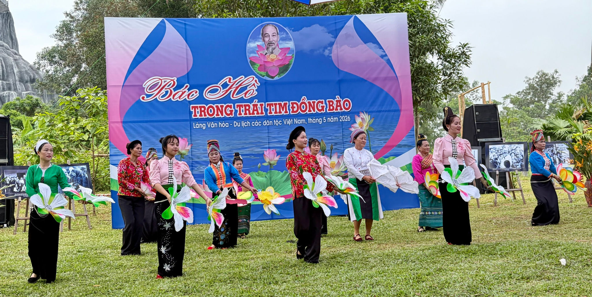 Đồng bào dân tôc ch