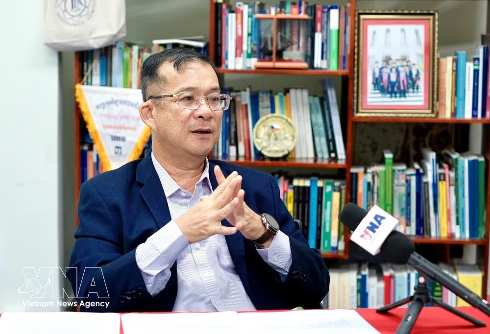 Assoc. Prof. Dr. Neak Chandarith speaks to the Vietnam News Agency. (Photo: VNA) Assoc. Prof. Dr. Neak Chandarith speaks to the Vietnam News Agency. (Photo: VNA)