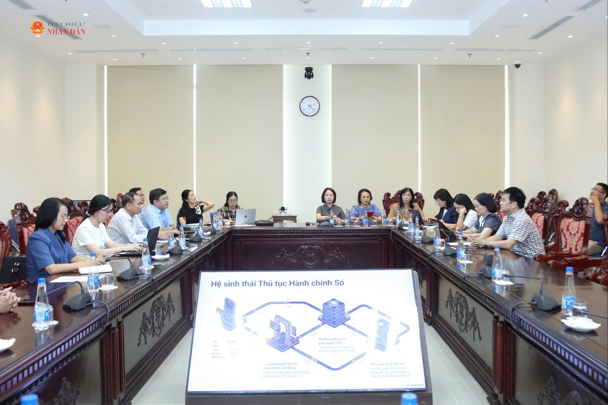 Các đại biểu dự hội nghị tại điểm cầu Văn phòng Đảng ủy Quốc hội