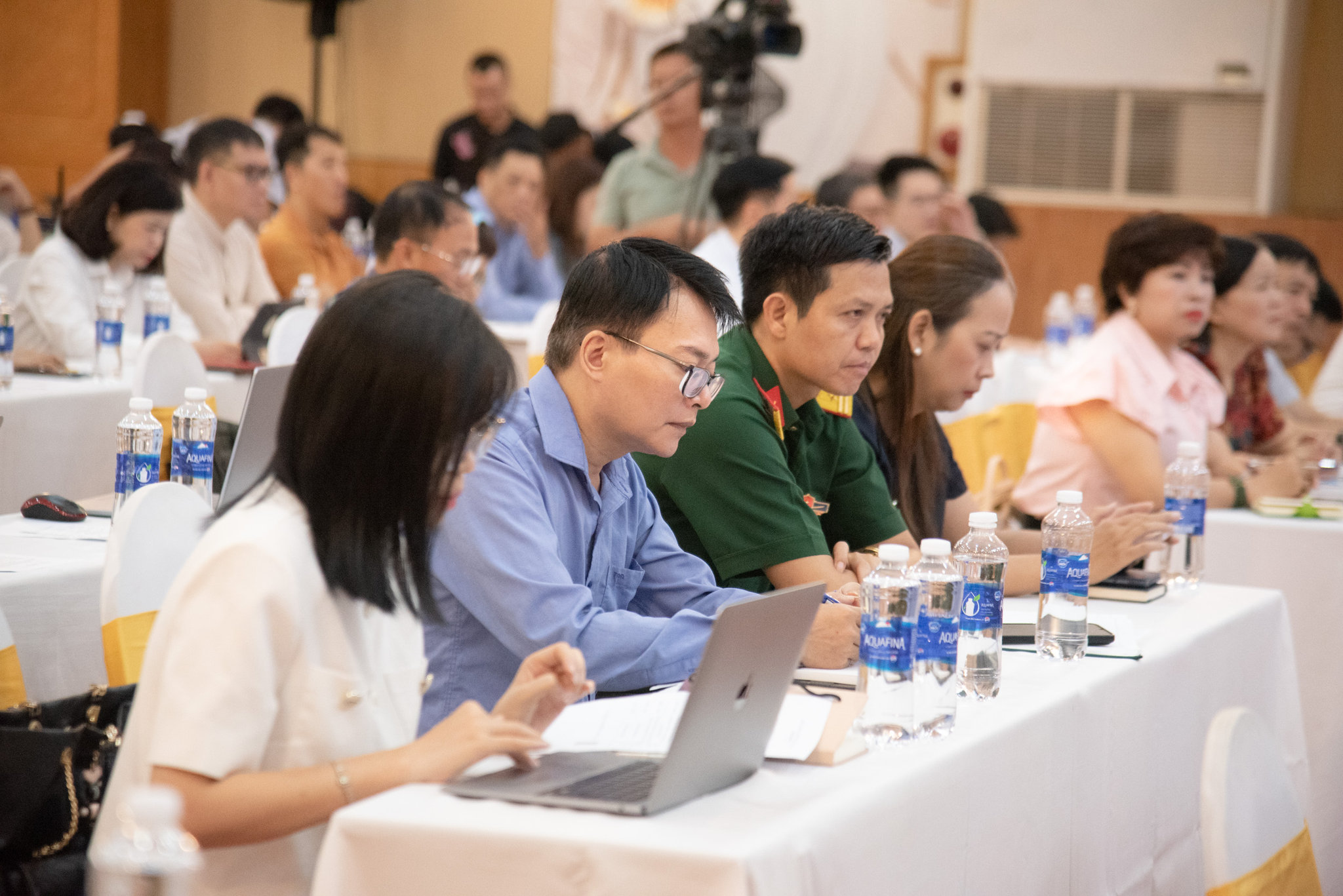 Các đại biểu tham dự Hội nghị (2)