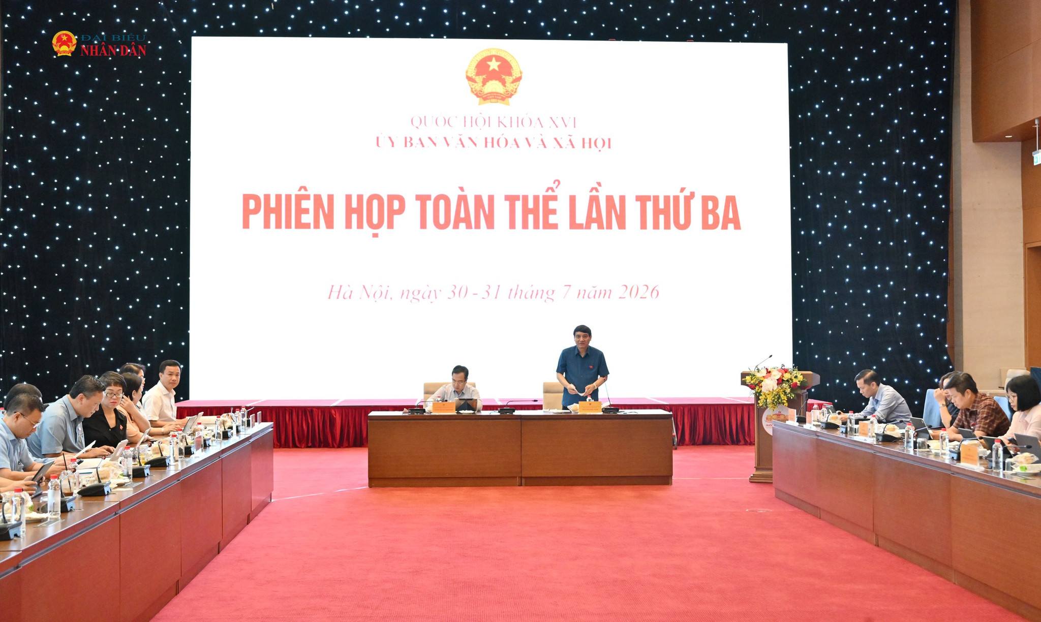 Chủ nhiệm Ủy ban Văn hóa và Xã hội Nguyễn Đắc Vinh phát biểu