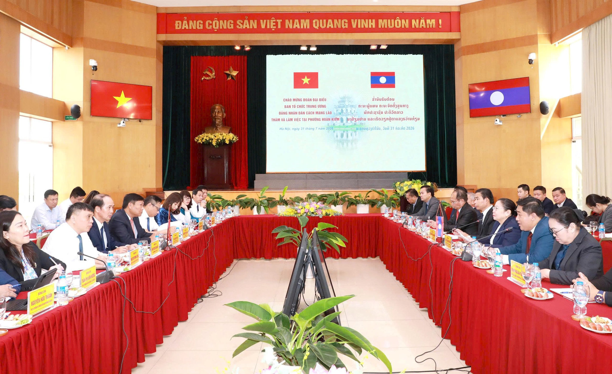 hoan-kiem-lao3.jpg
