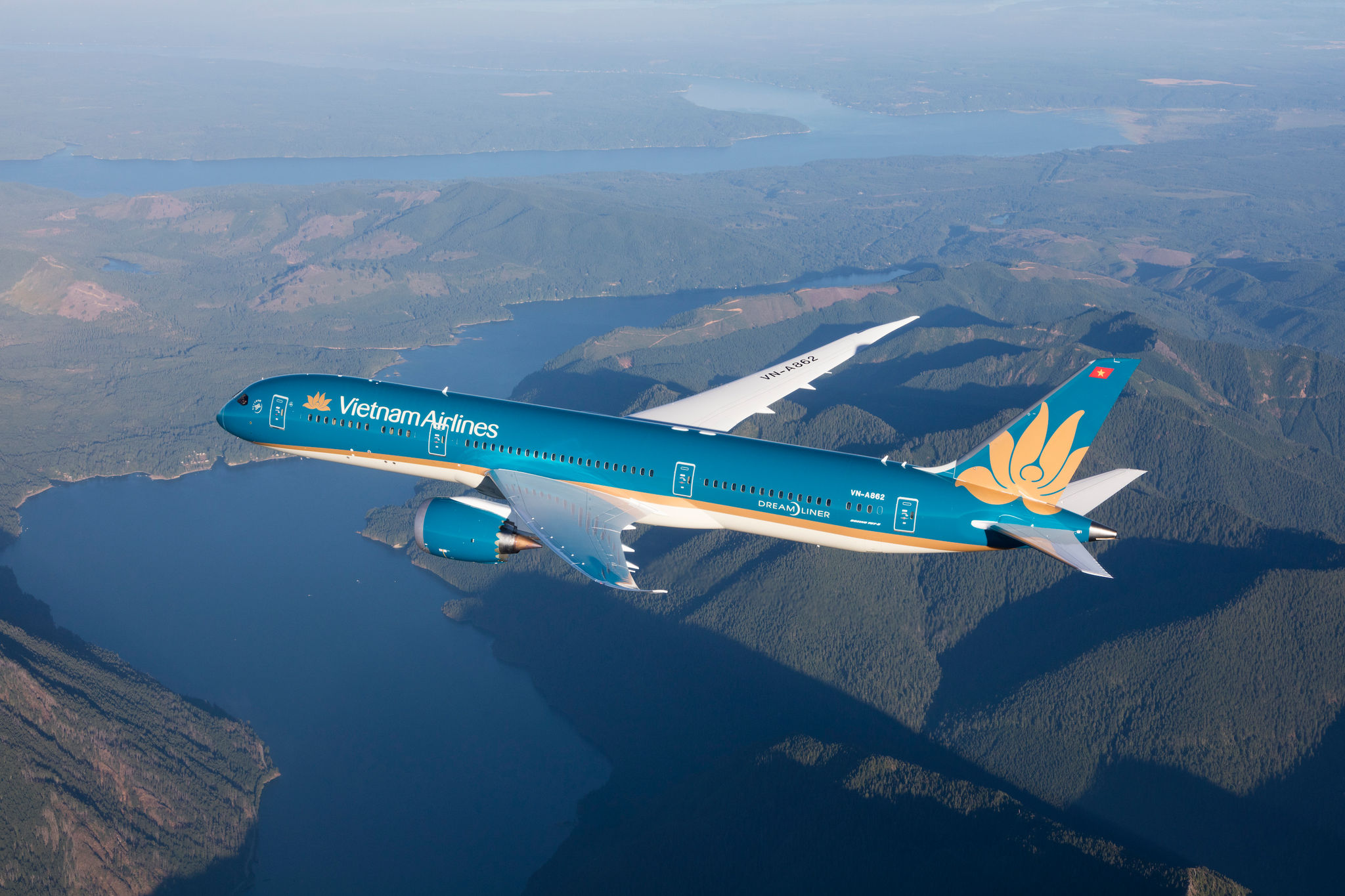Ảnh 2_ Vietnam Airlines tiếp tục mở rộng mạng bay quốc tế, nâng cao năng lực khai thác và chất lượng dịch vụ, tạo nền tảng củng cố vị thế của Hãng hàng không Quốc gia trên thị trường khu vực và quốc tế.