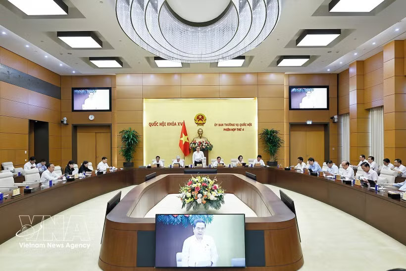 The National Assembly (NA) Standing Committee gives opinions on preparations for the NA first extraordinary session at its 4th session in Hanoi on July 8, 2026. (Photo: VNA)
