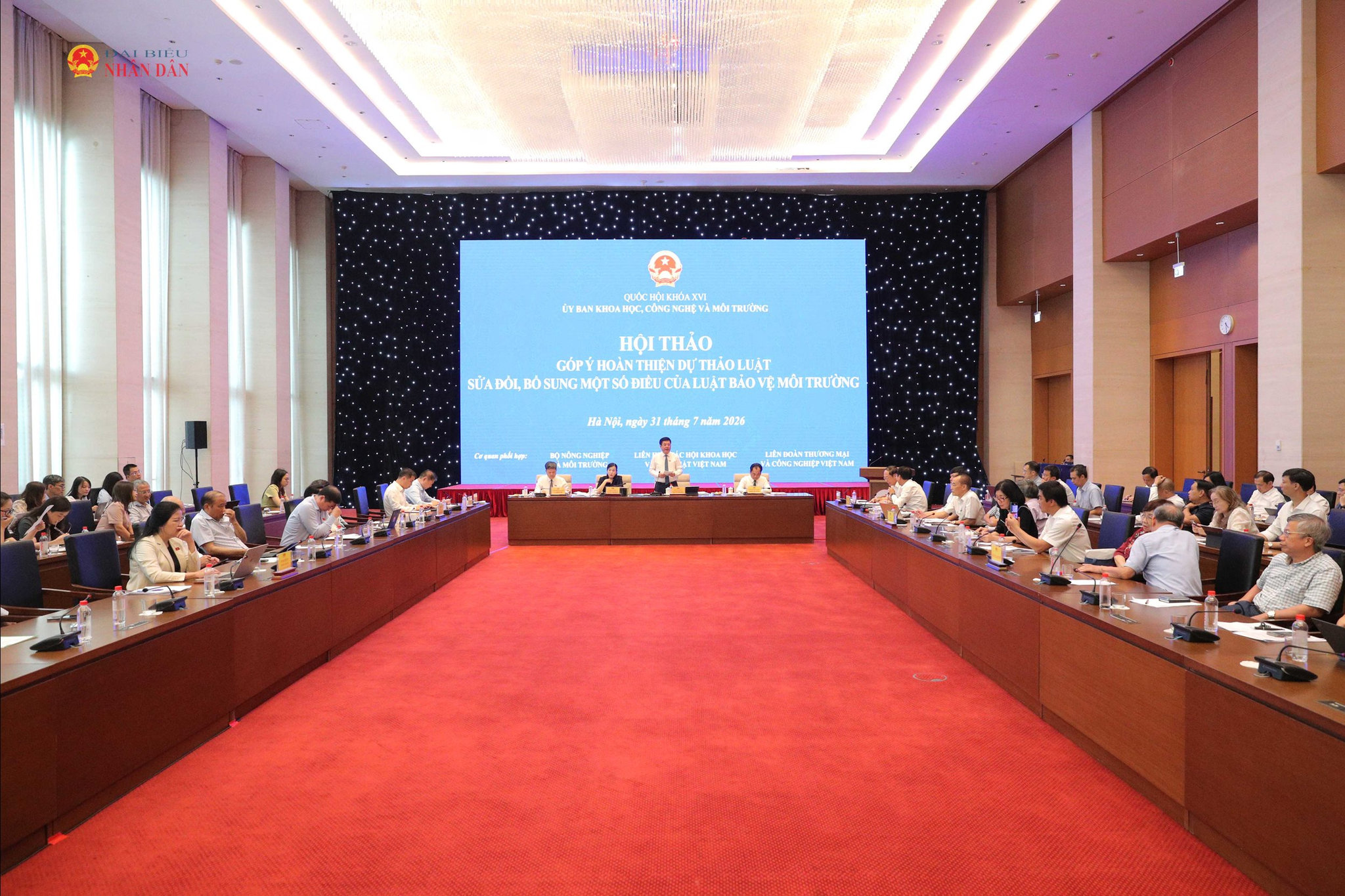 Toàn cảnh