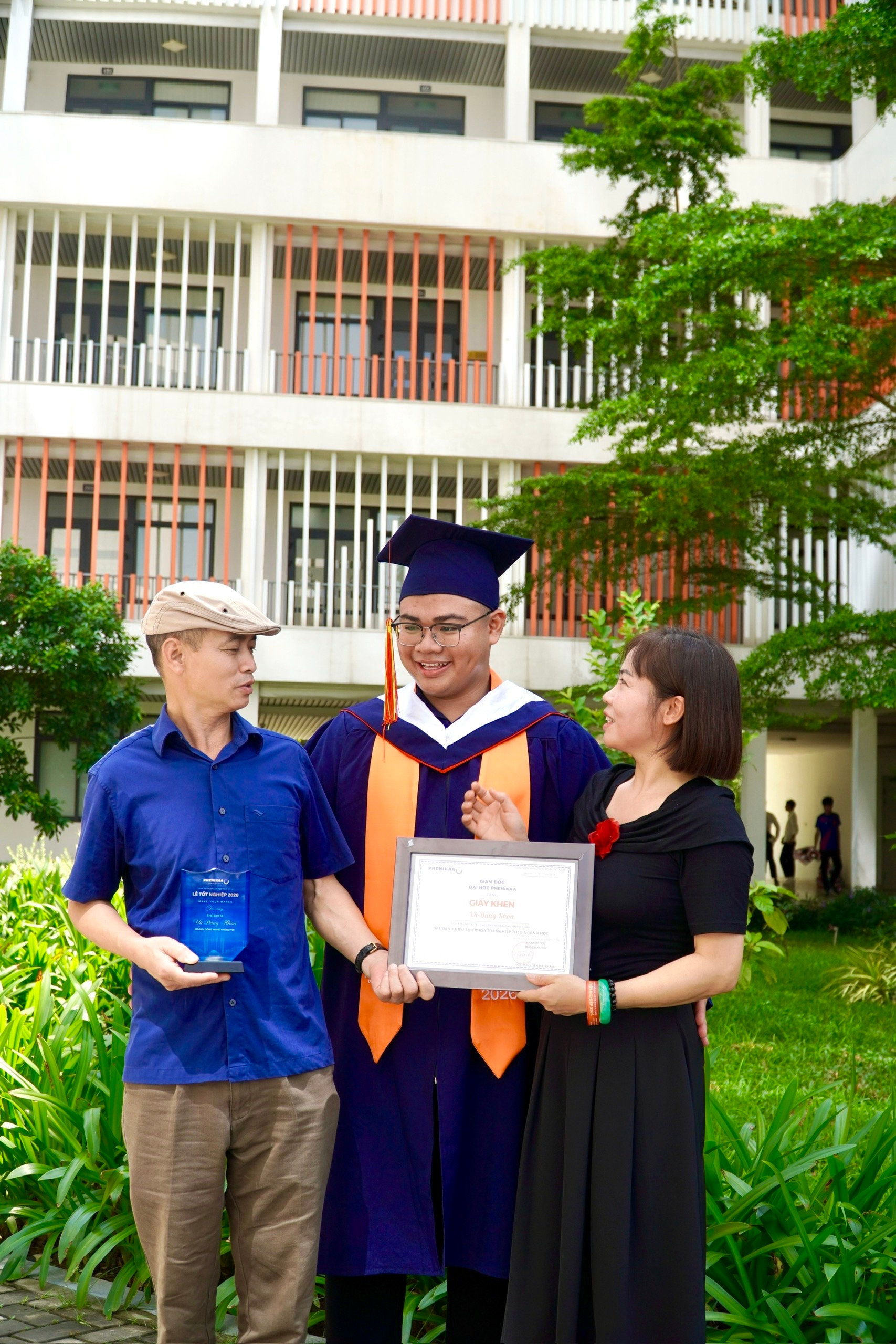 Ảnh chụp cùng bố mẹ