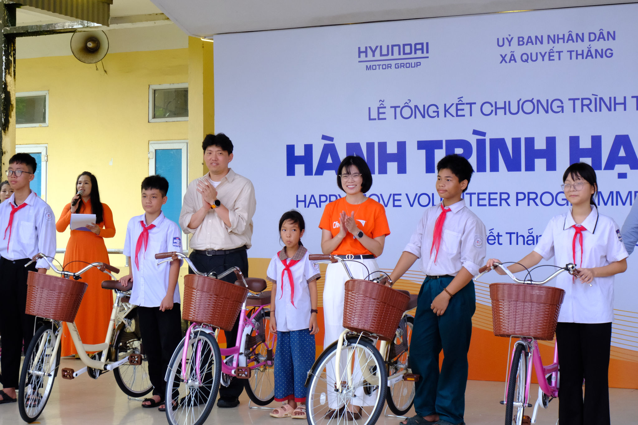 bicycle-gift-to-students3.jpg