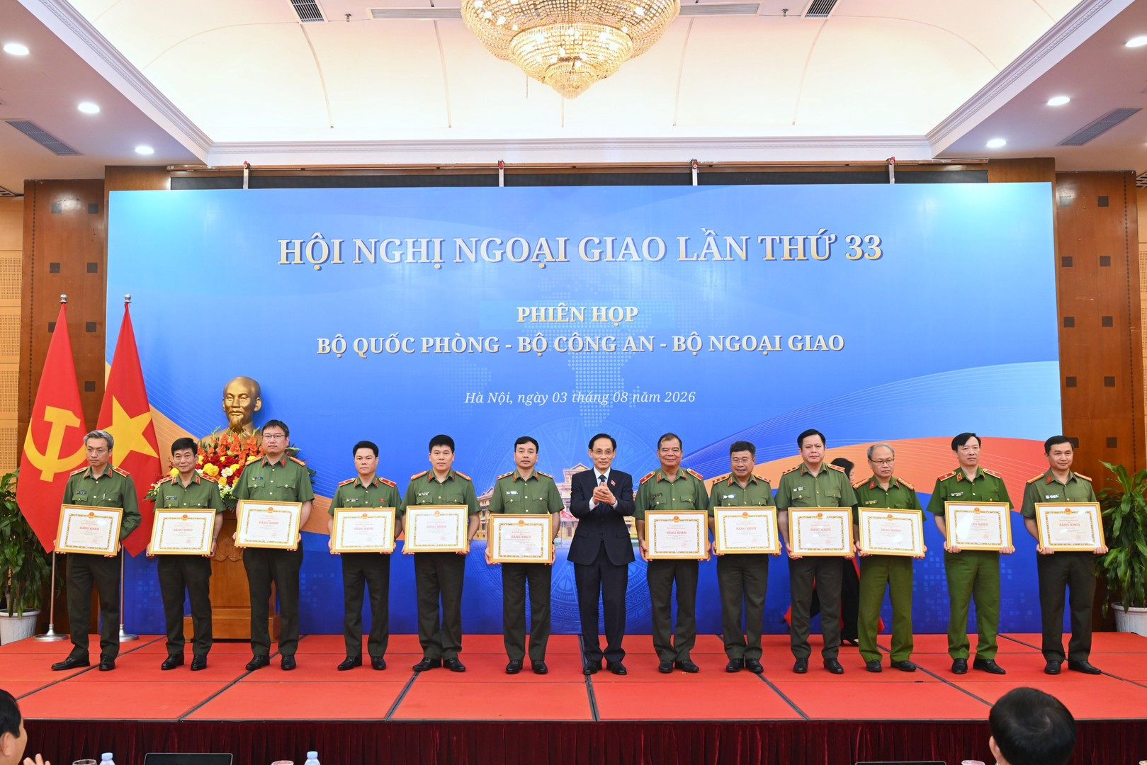bocongan.gov.vn-media-bca-media-_library-20260803175435-09027e66-e889-4925-83e9-174aa7de477f-1-trao-khen-3.jpg