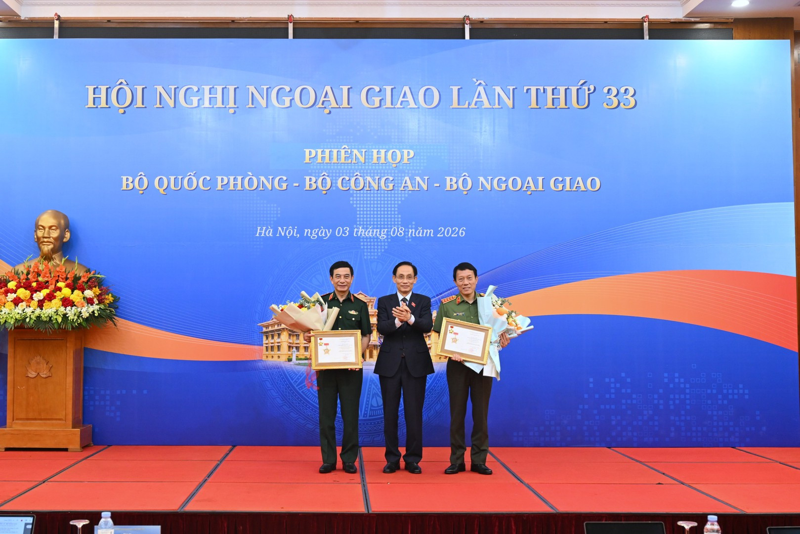 bocongan.gov.vn-media-bca-media-_library-20260803175435-1ca54e81-3212-461e-b2e0-e99a7e96e194-1-trao-khen-1.jpg