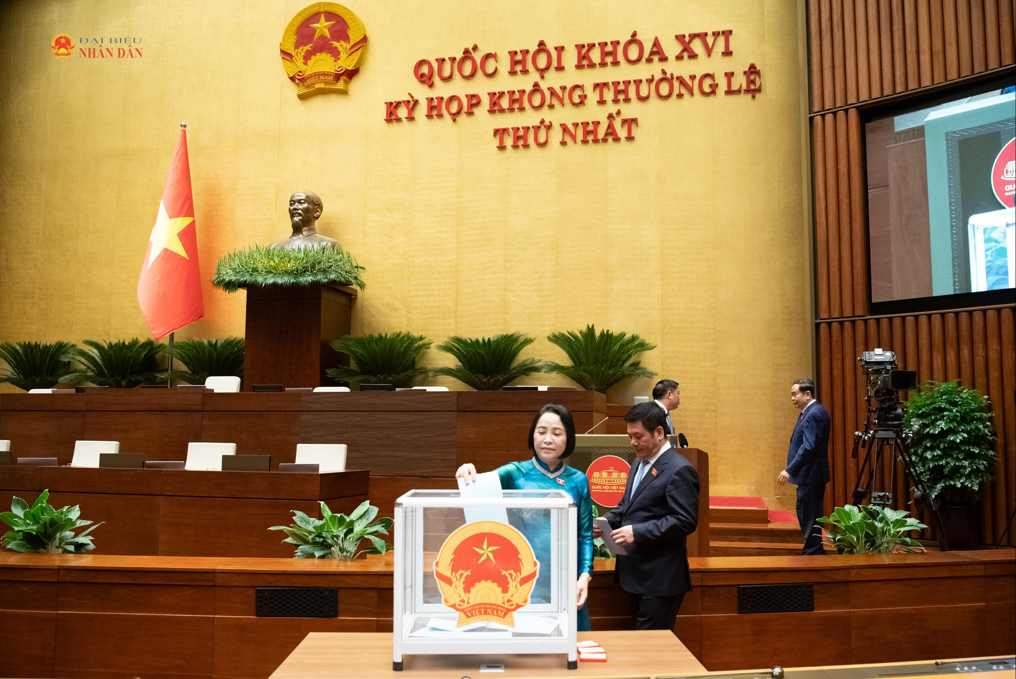 Các ĐBQH bỏ phiếu bầu chức danh Bộ trưởng Bộ Nội vụ.3