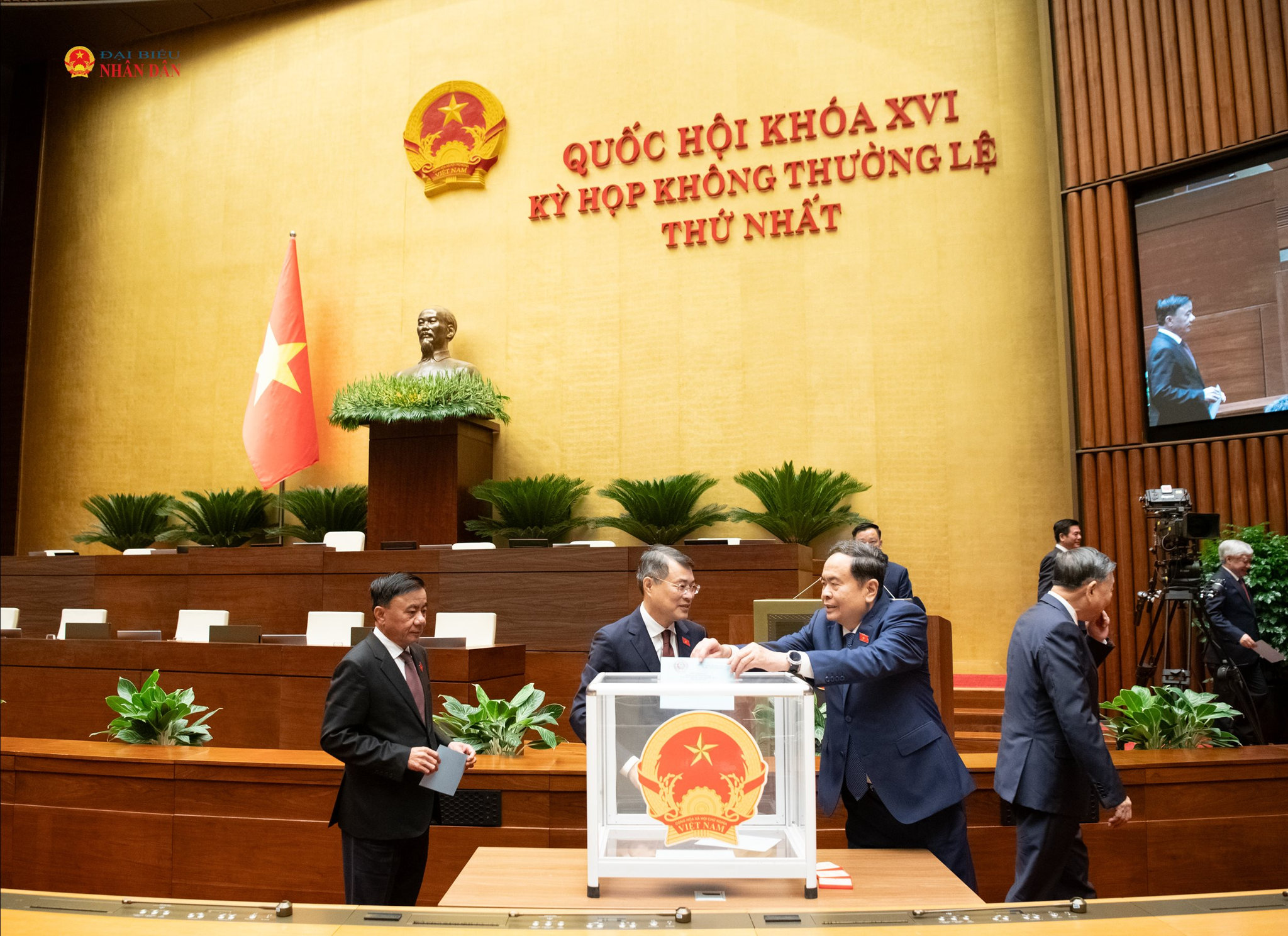 Chủ tịch Quốc hội Trần Thanh Mẫn bỏ phiếu kín phê chuẩn việc bổ nhiệm Bộ trưởng Bộ Nội vụ nhiệm kỳ 2026 - 2031