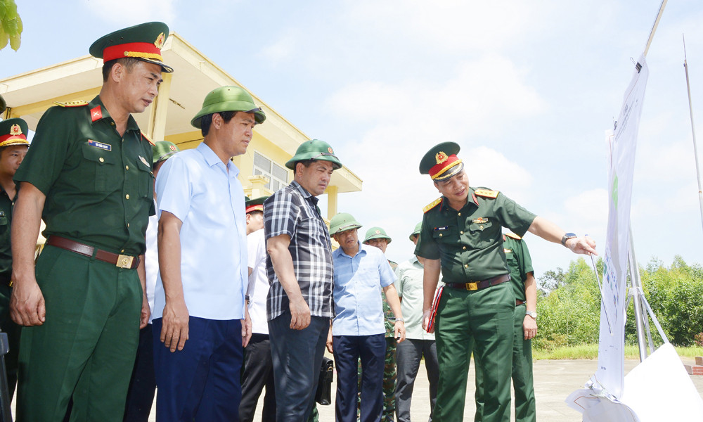 dong-chi-nguyen-hong-thai-kiem-tra-khao-sat-thuc-dia-du-kien-mo-rong-cai-tao-xay-moi-doanh-trai-truong-ban-thao-truong-huan-luyen-tong-hop-cua-trung-doan-bb833-tai-phuong-dao-vien-1.jpg