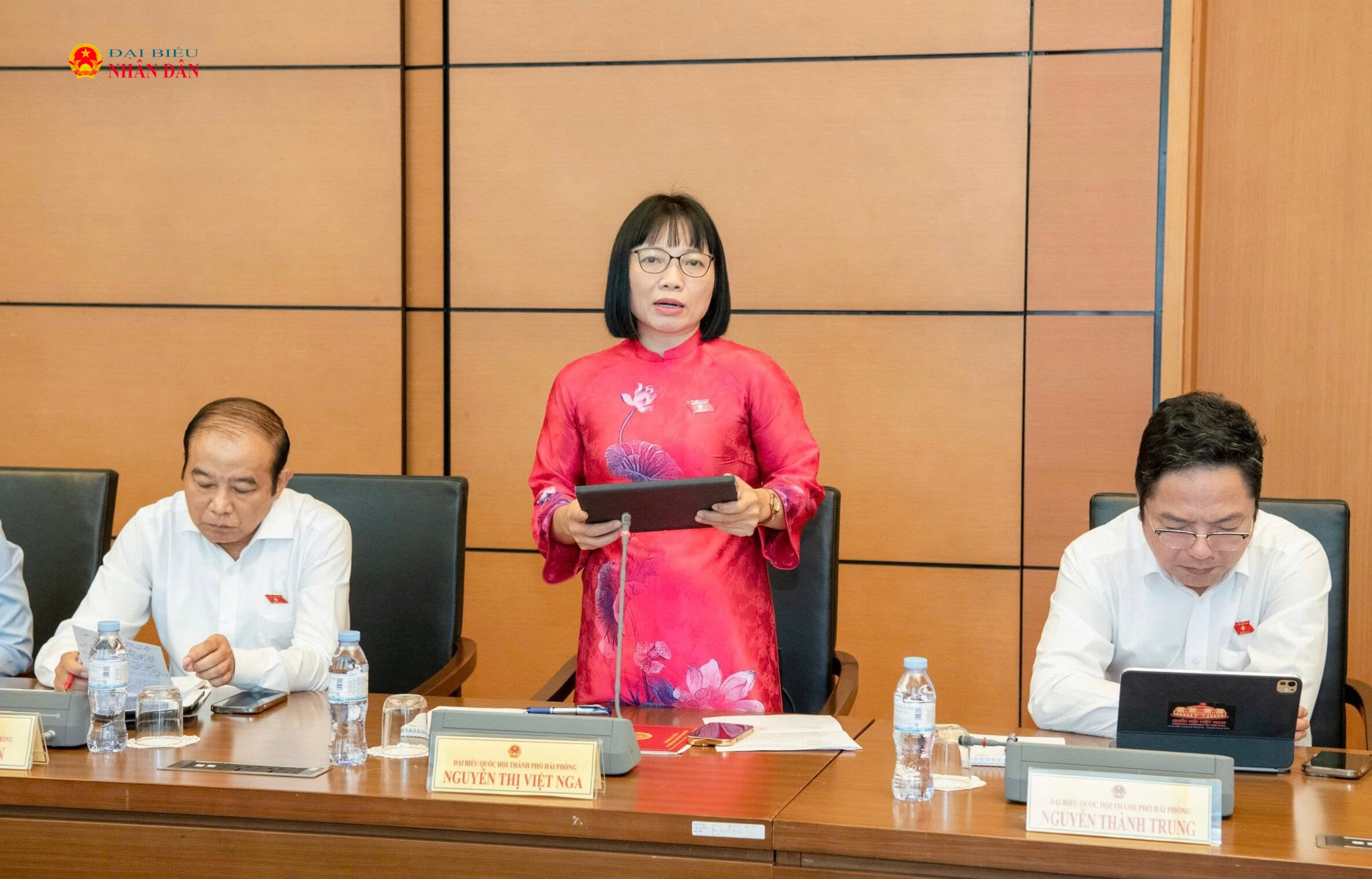 Phó trưởng đoàn chuyên trách Đoàn ĐBQH TP. Hải Phòng Nguyễn Thị Việt Nga phát biểu