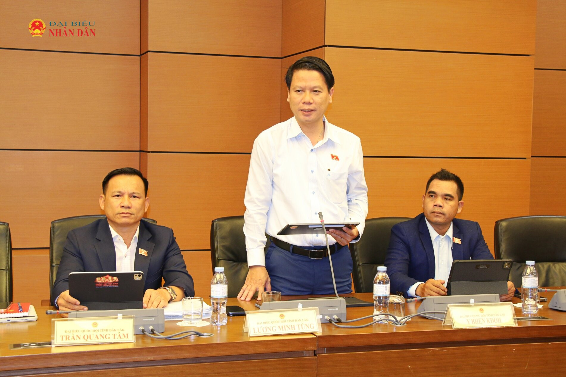 ĐBQH Lương Minh Tùng (Đắk Lắk) phát biểu