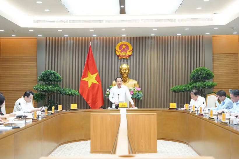 Deputy Prime Minister Le Tien Chau chairs several meetings to hear reports on the progress of the comprehensive review. (Photo: Ministry of Justice) 