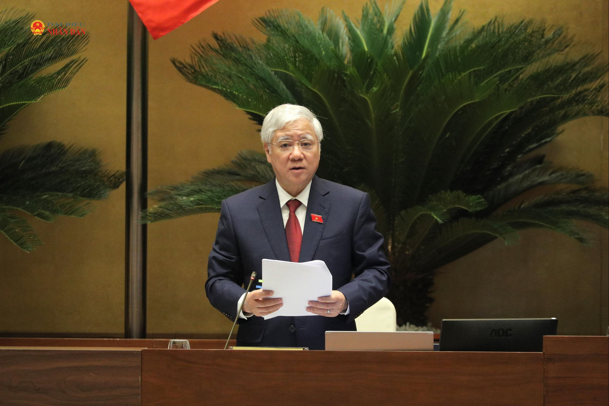 Phó Chủ tịch Thường trực Quốc hội Đỗ Văn Chiến điều hành nội dung phiên họp