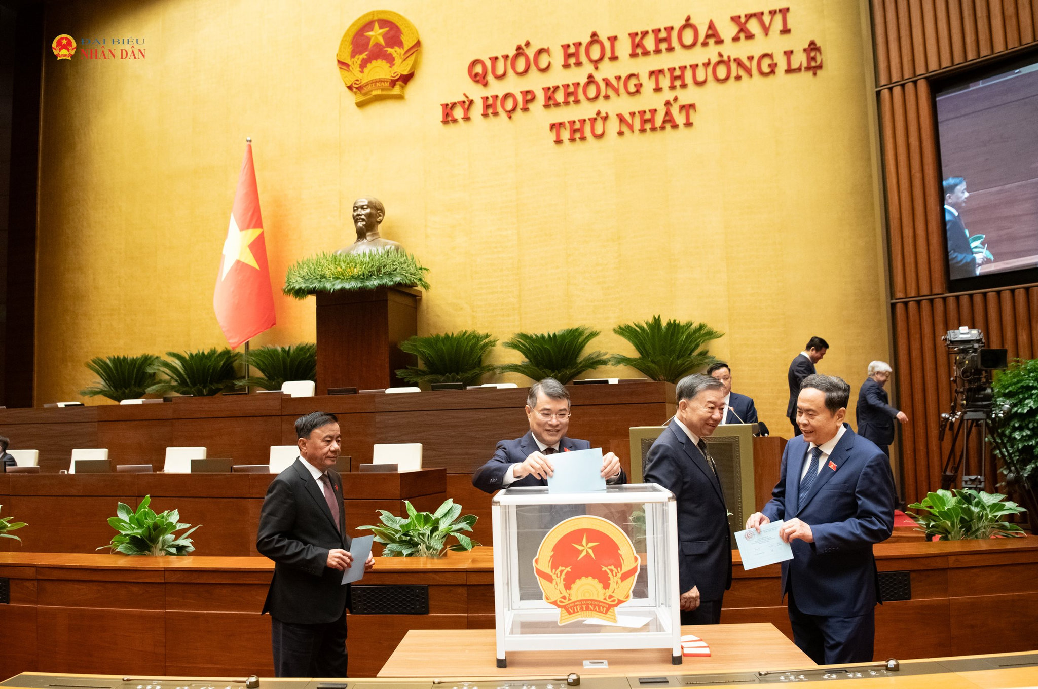 Thủ tướng Lê Minh Hưng bỏ phiếu kín phê chuẩn việc bổ nhiệm Bộ trưởng Bộ Nội vụ nhiệm kỳ 2026 - 2031