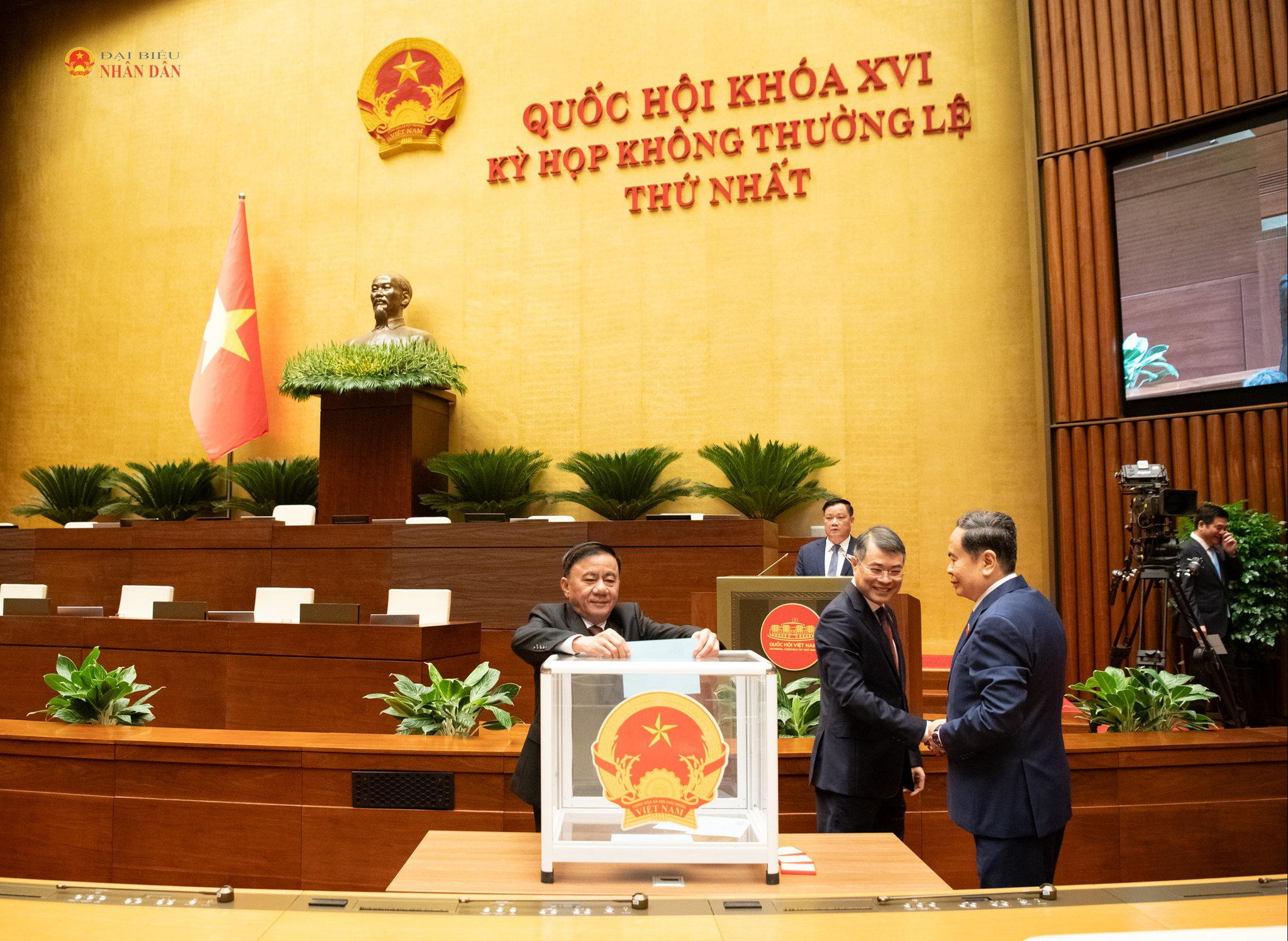 Thường trực Ban Bí thư Trần Cẩm Tú bỏ phiếu kín phê chuẩn việc bổ nhiệm Bộ trưởng Bộ Nội vụ nhiệm kỳ 2026 - 2031