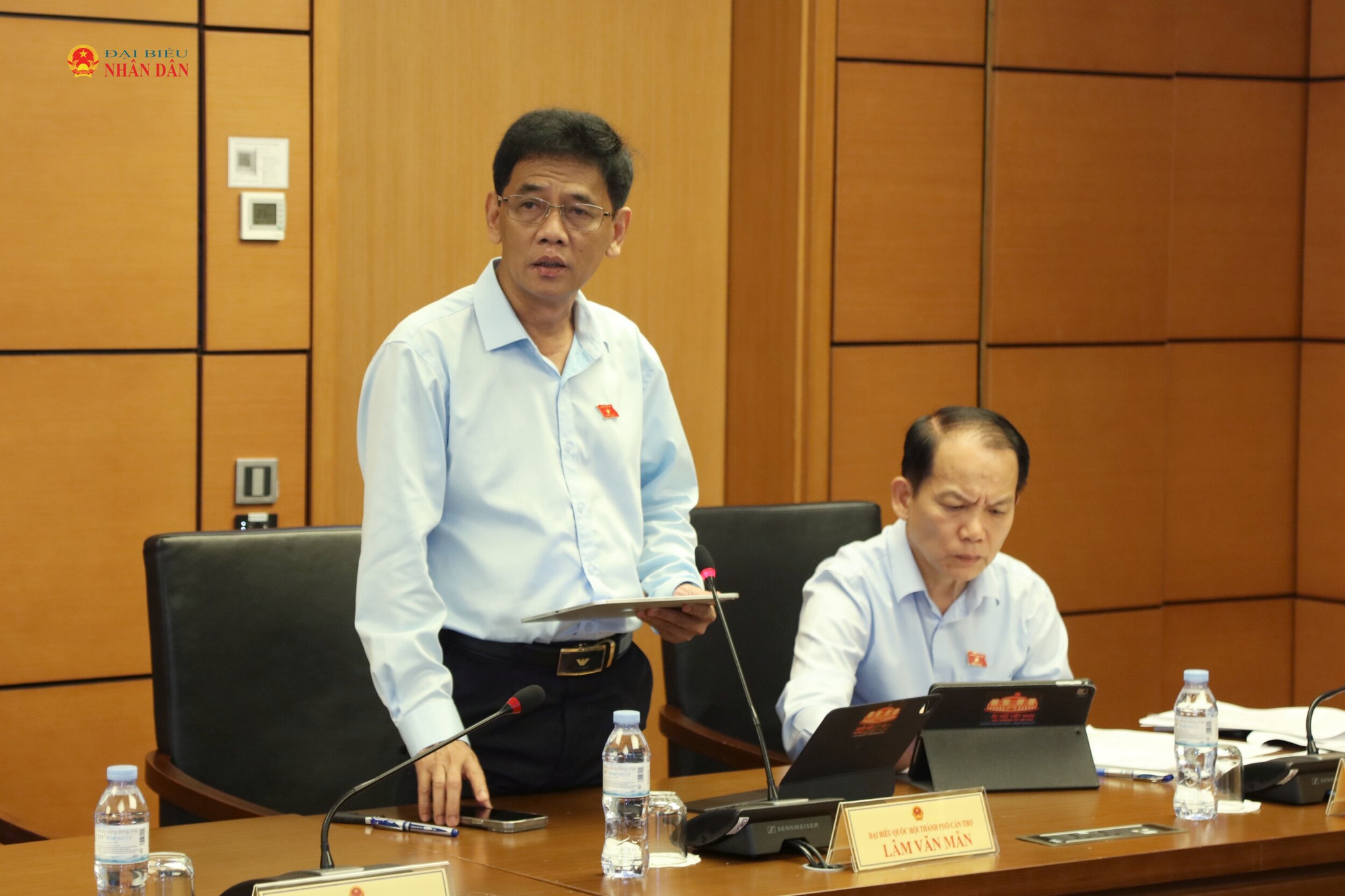 ĐBQH Lâm Văn Mẫn (Cần Thơ) phát biểu.