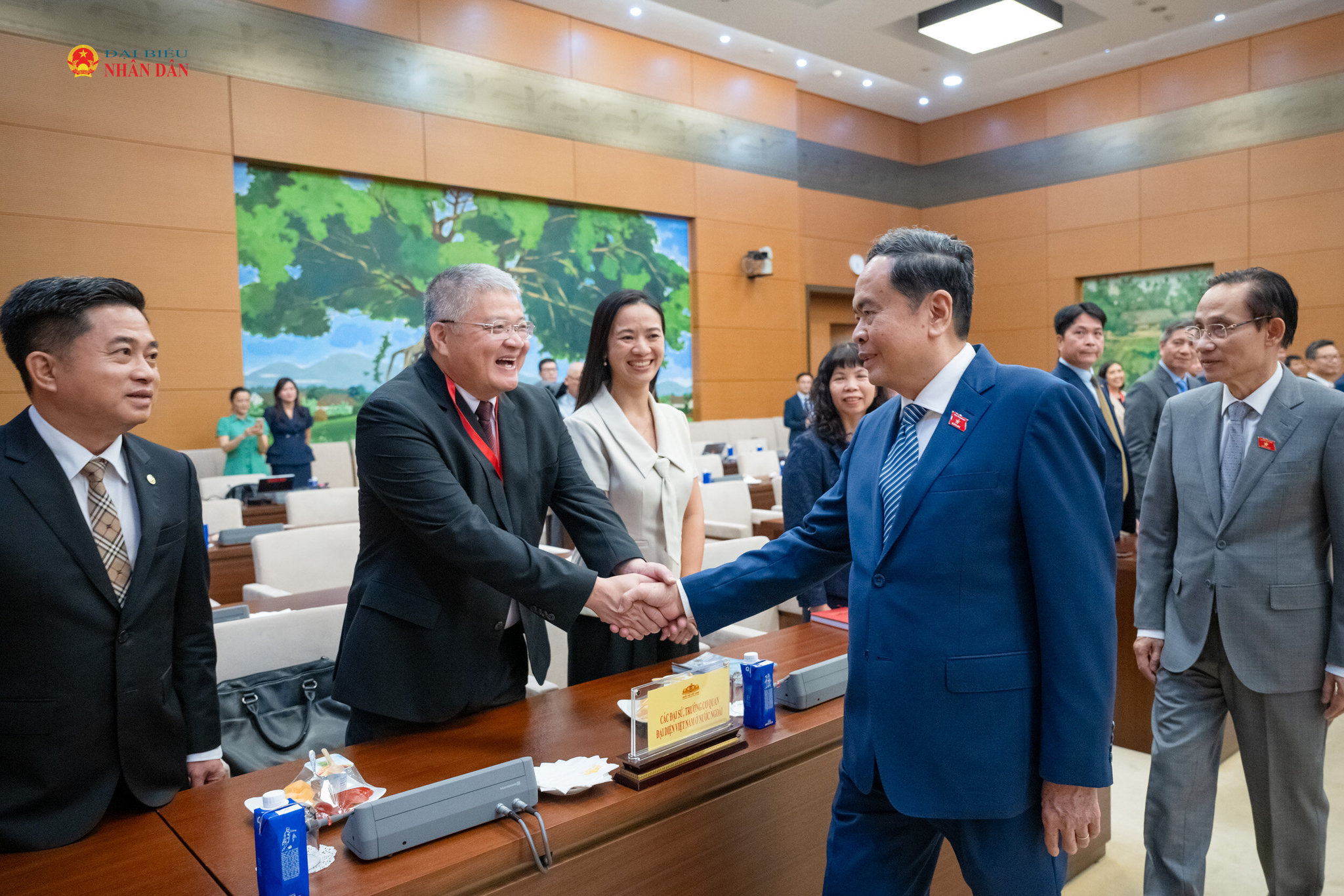 Chủ tịch Quốc hội Trần Thanh Mẫn gặp mặt Đoàn lãnh đạo Bộ Ngoại giao và các Đại sứ, Trưởng cơ quan đại diện Việt Nam ở nước ngoài nhân dịp về nước dự Hội nghị Ngoại giao lần thứ 33