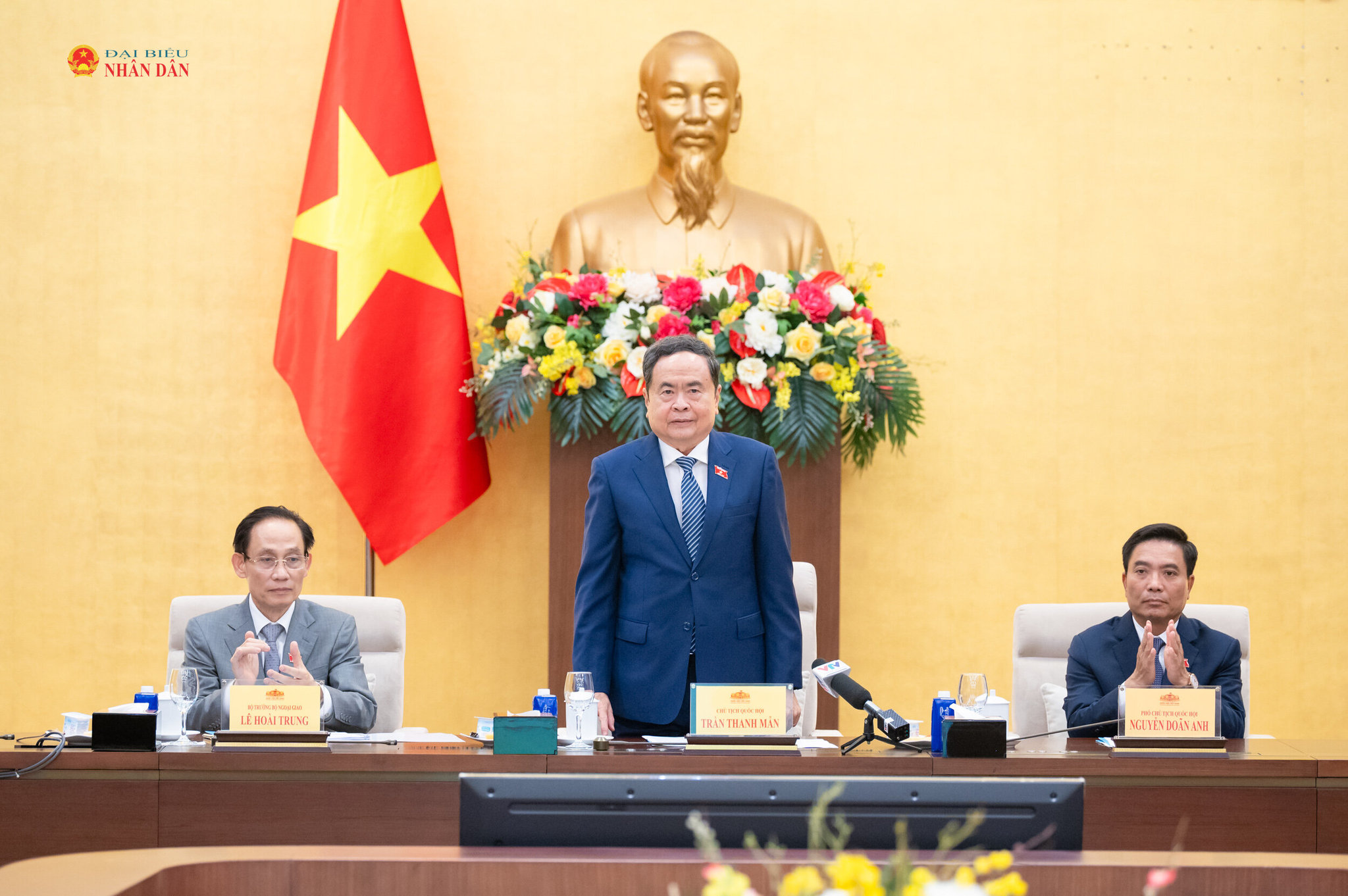 Chủ tịch Quốc hội Trần Thanh Mẫn gặp mặt Đoàn lãnh đạo Bộ Ngoại giao và các Đại sứ, Trưởng cơ quan đại diện Việt Nam ở nước ngoài nhân dịp về nước dự Hội nghị Ngoại giao lần thứ 33