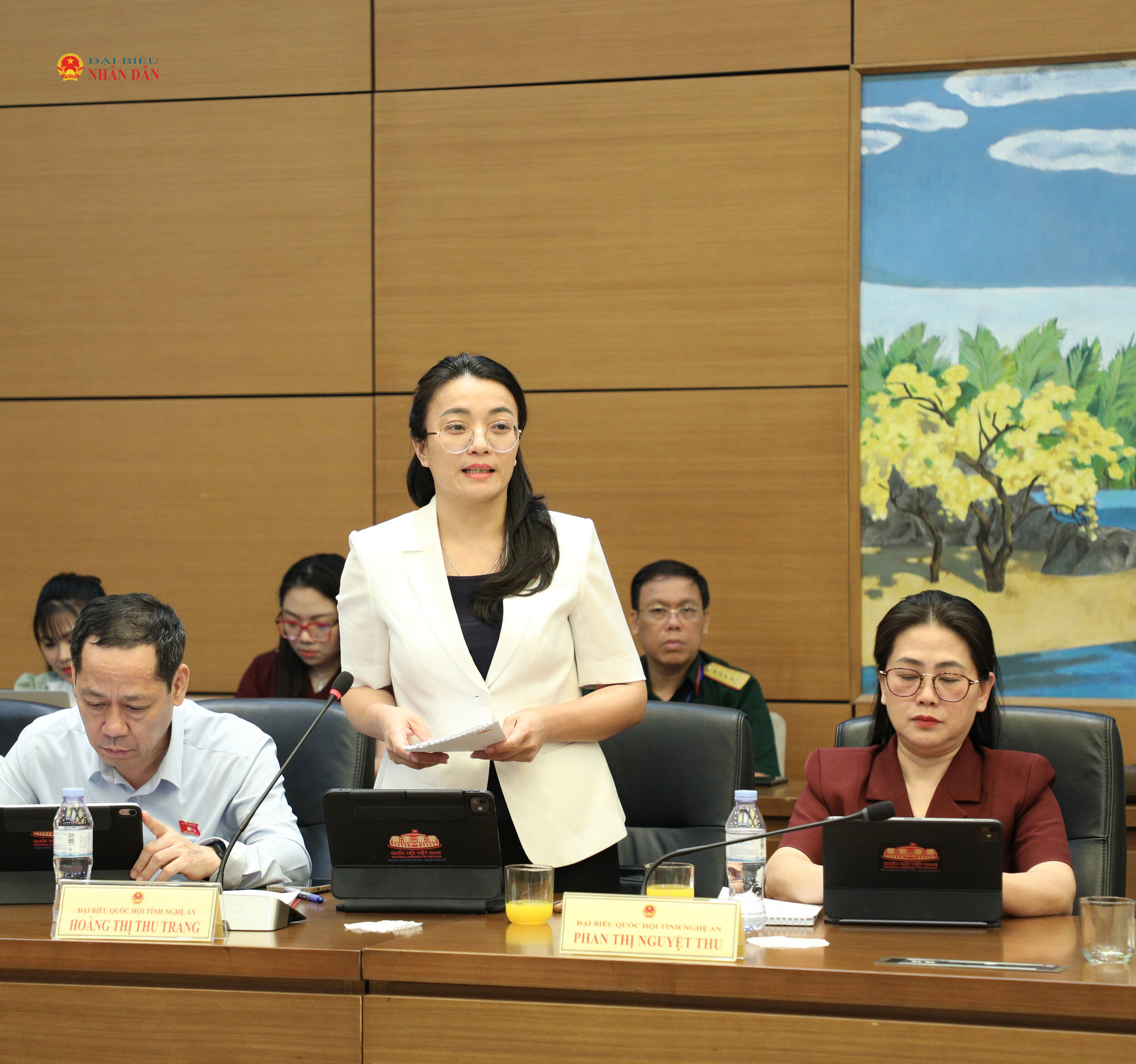 ĐBQH Hoàng Thị Thu Trang (Nghệ An) phát biểu 