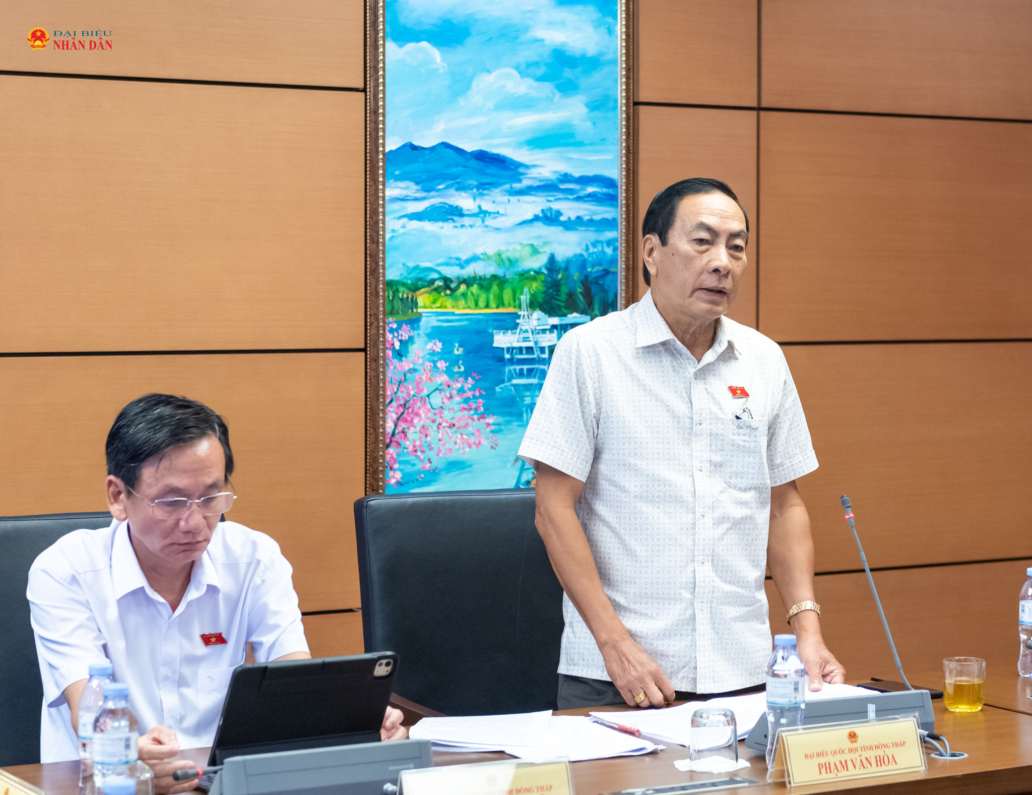 ĐBQH Phạm Văn Hòa (Đồng Tháp) phát biểu. Ảnh: Mạnh Hưng