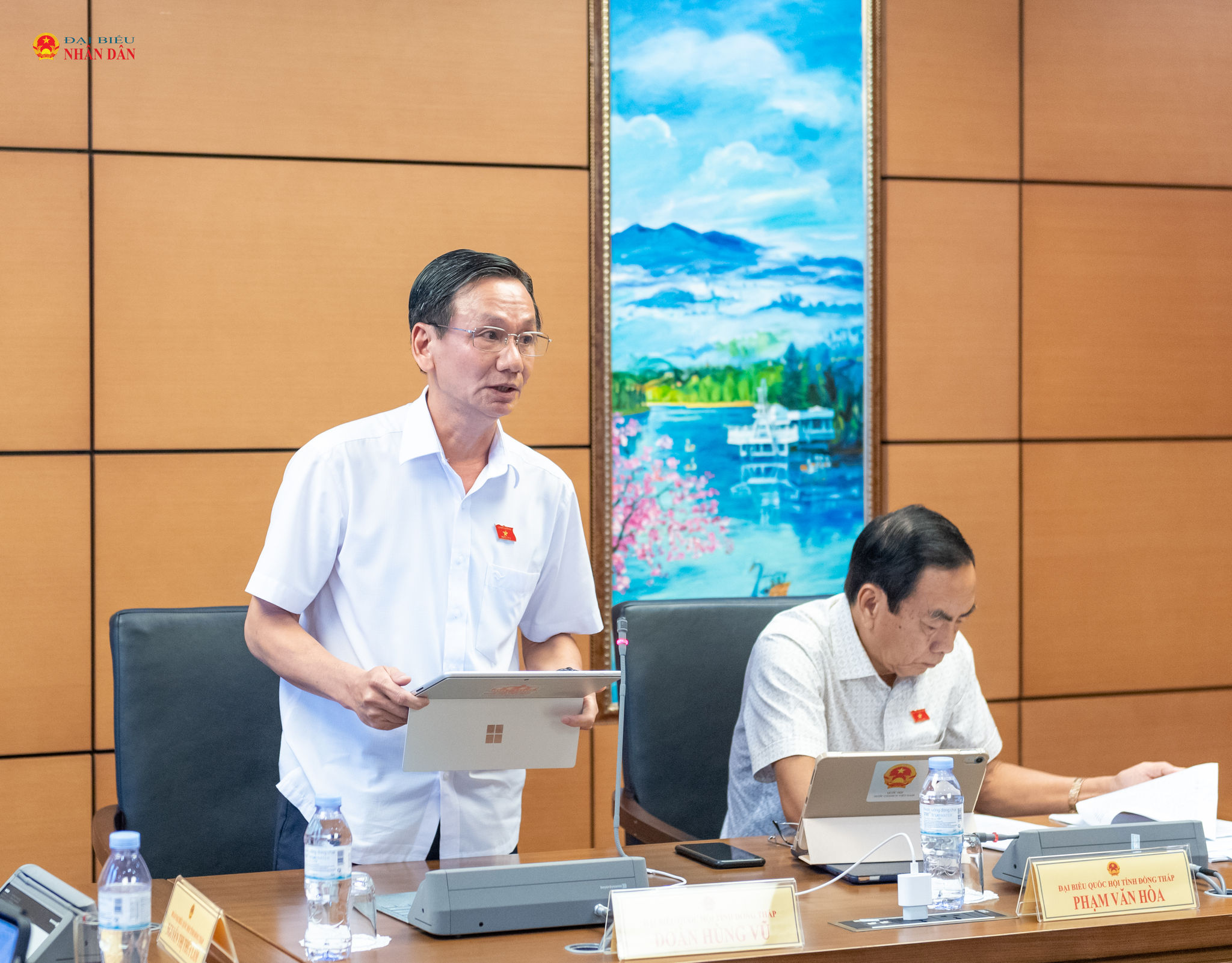 ĐBQH Đoàn Hùng Vũ (Đồng Tháp) phát biểu. Ảnh: Mạnh Hưng